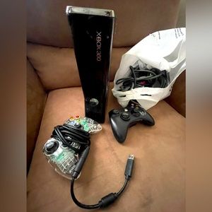 Xbox 360 250G 2 Remotes ALL wires included 👍🏽